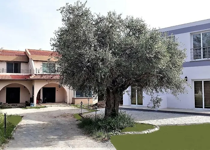 Suluca Homes Вилла