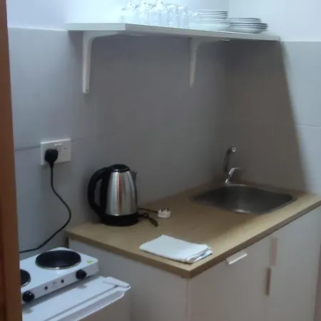 빌라 Suluca Homes 키레니아