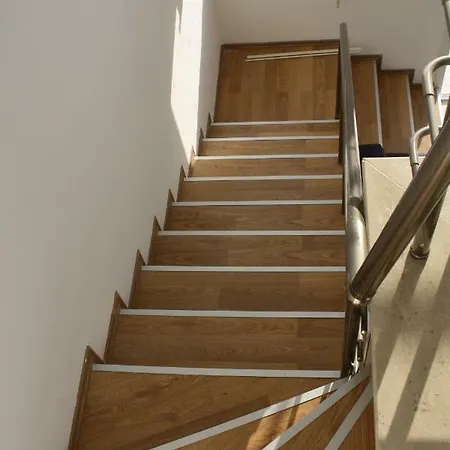 빌라 Suluca Homes 키레니아